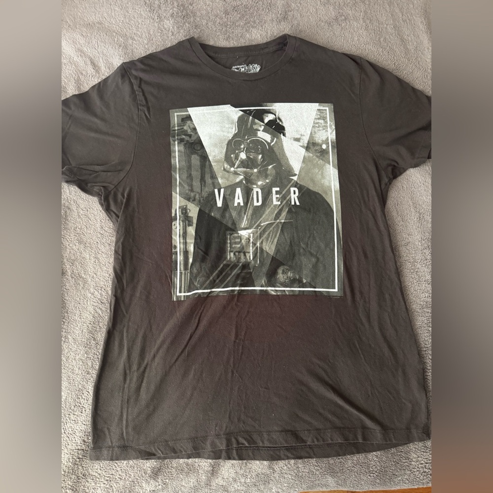 Old Navy Black Short Sleeve Tee with Graphic Print